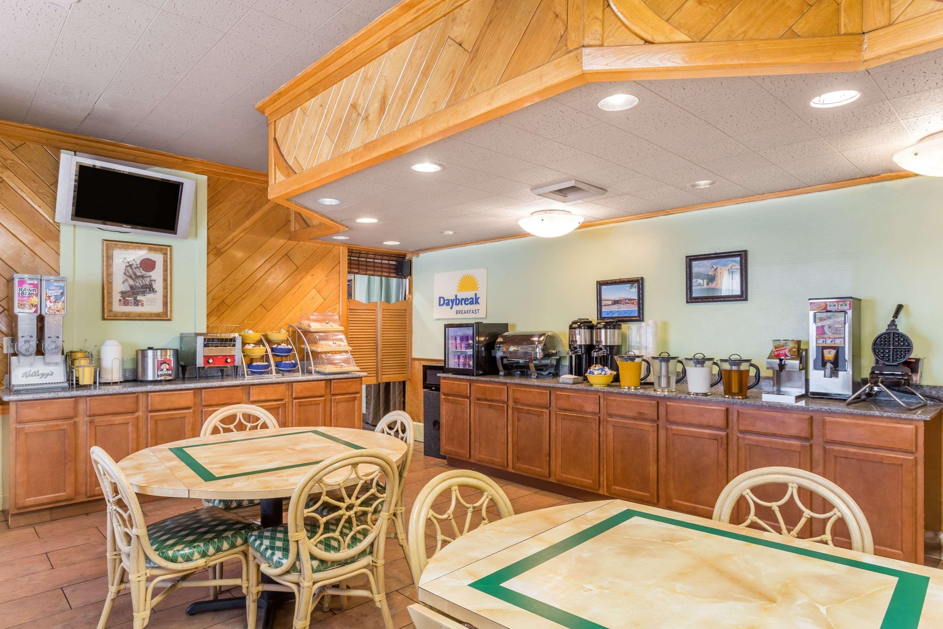Days Inn By Wyndham Pensacola - Historic Downtown Exteriér fotografie