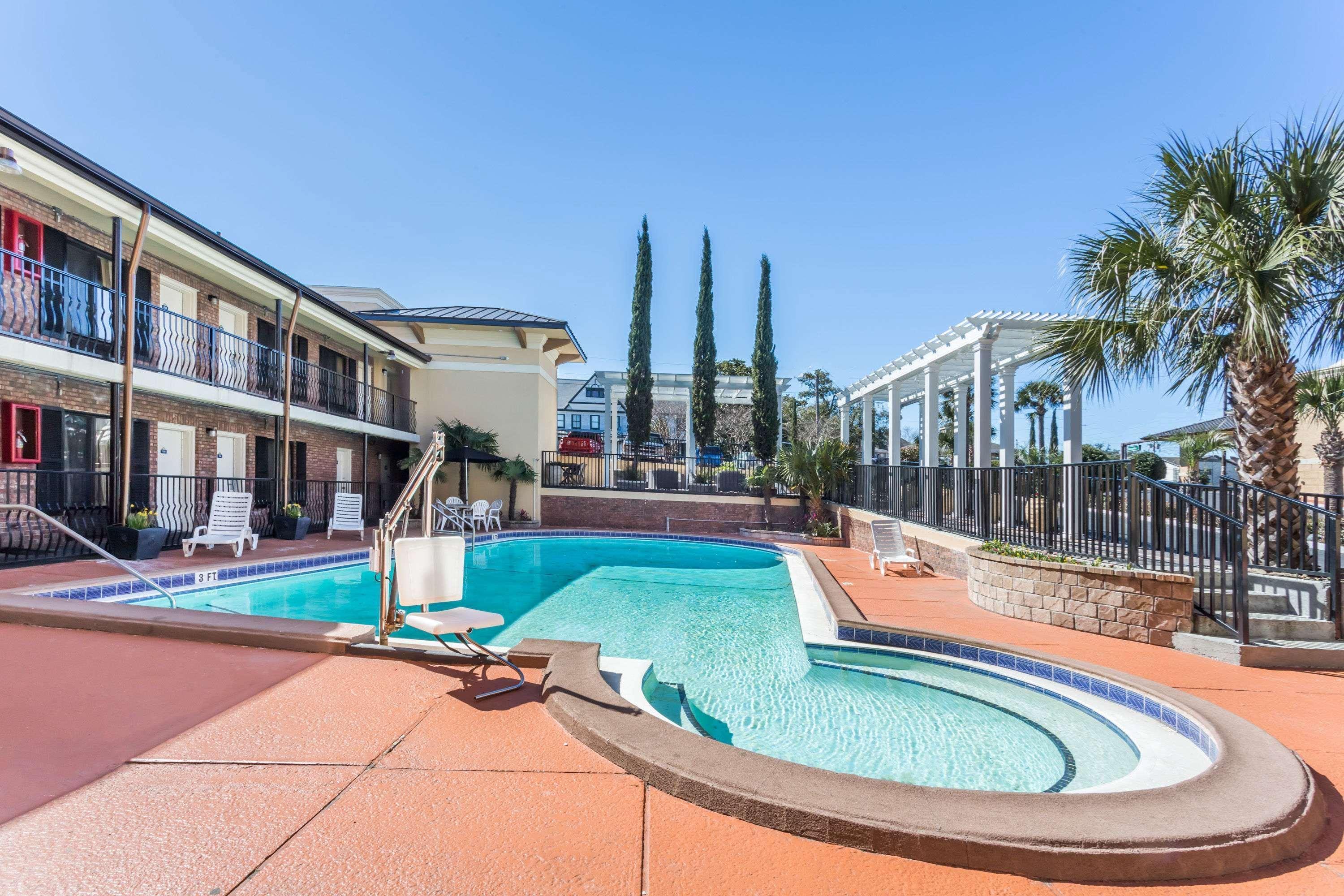 Days Inn By Wyndham Pensacola - Historic Downtown Exteriér fotografie