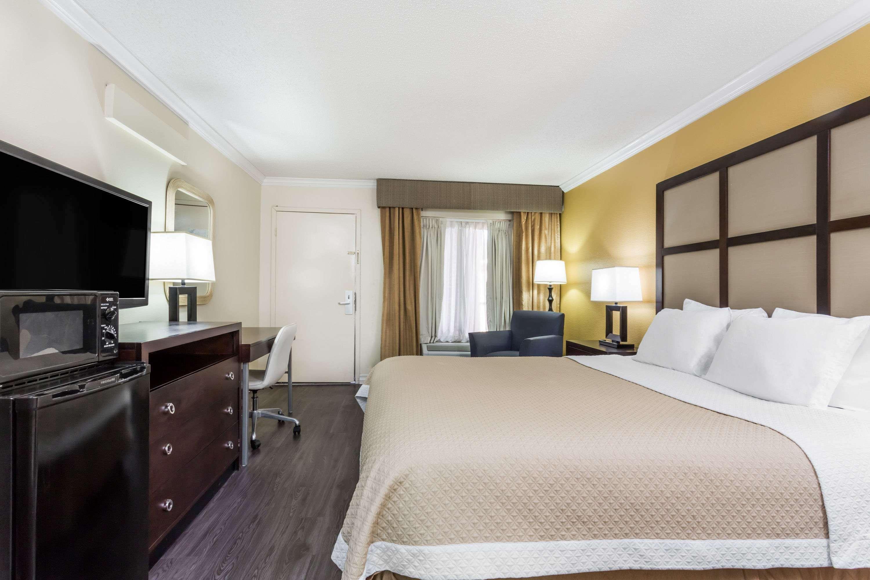 Days Inn By Wyndham Pensacola - Historic Downtown Exteriér fotografie
