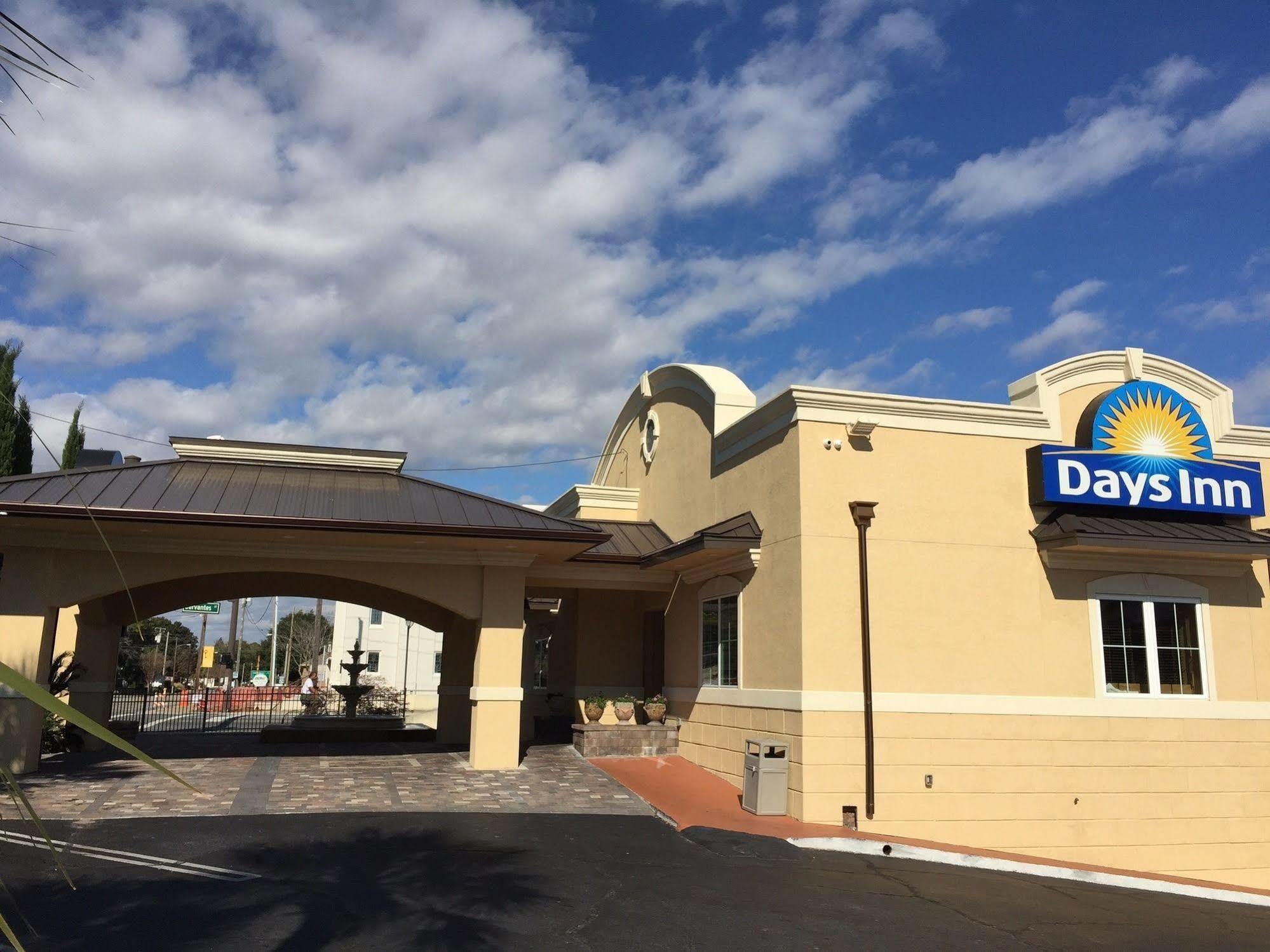 Days Inn By Wyndham Pensacola - Historic Downtown Exteriér fotografie