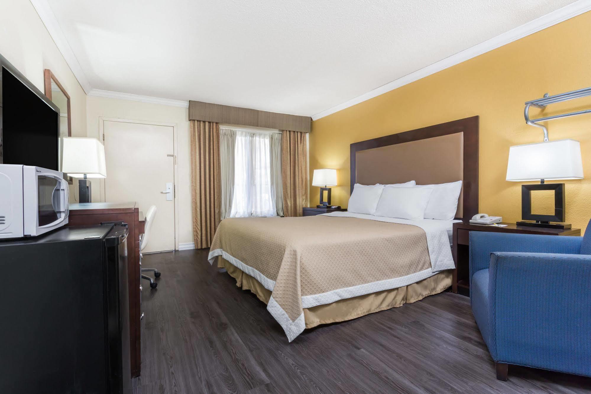 Days Inn By Wyndham Pensacola - Historic Downtown Exteriér fotografie