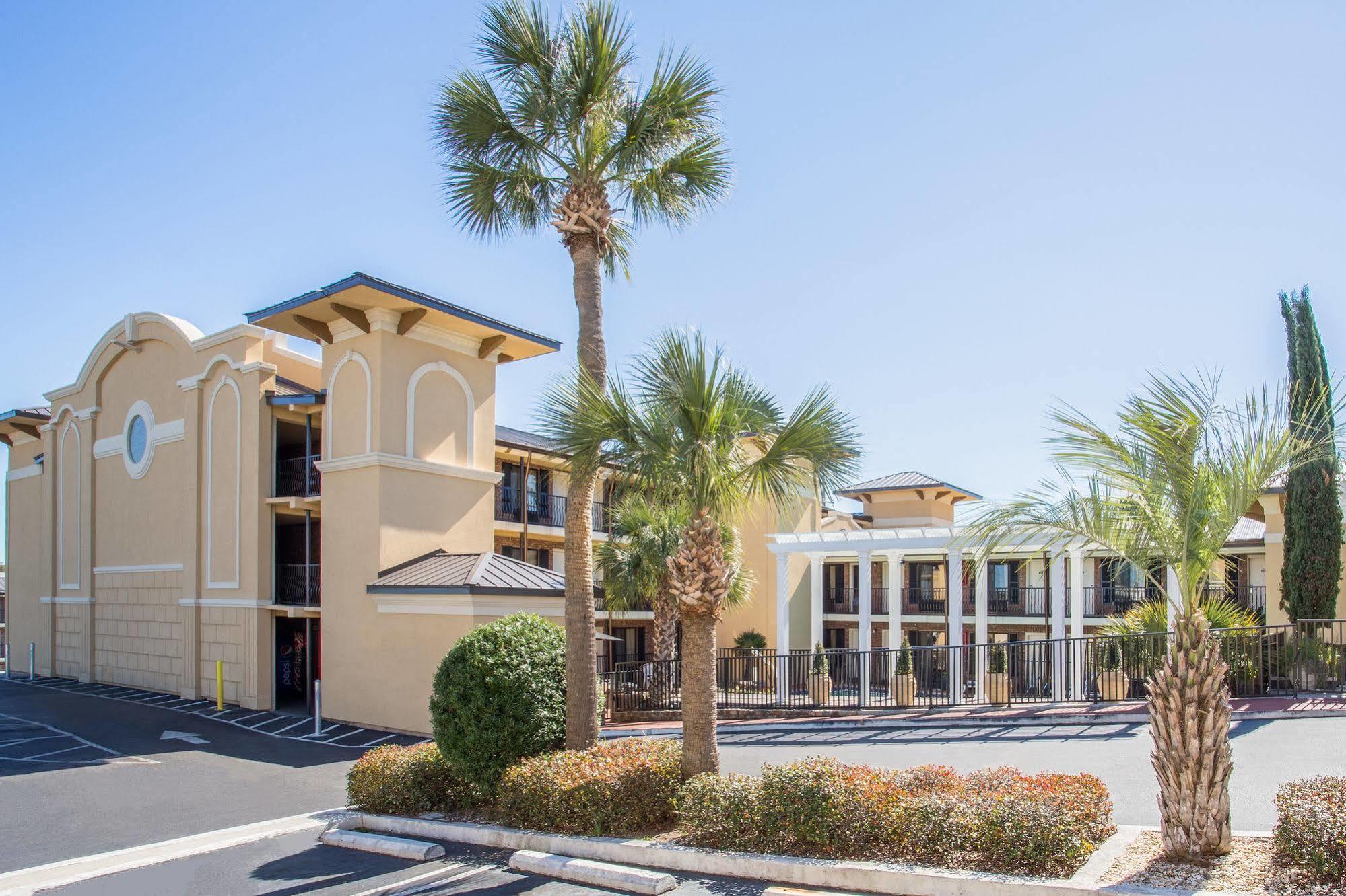 Days Inn By Wyndham Pensacola - Historic Downtown Exteriér fotografie